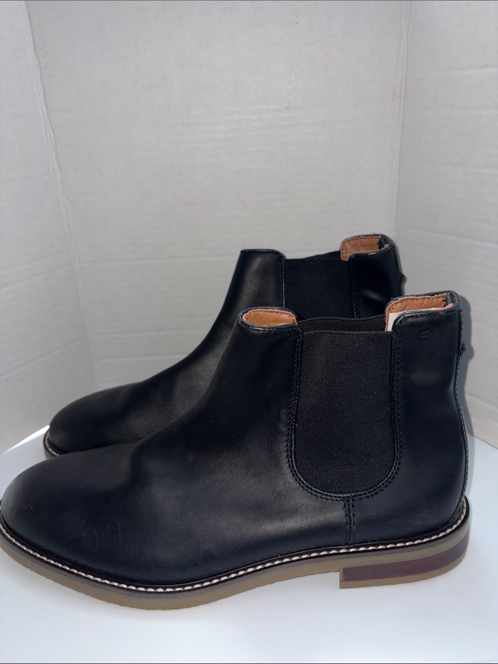 Clarks Men's Black Leather Chukka Boots with Elastic Side Panels